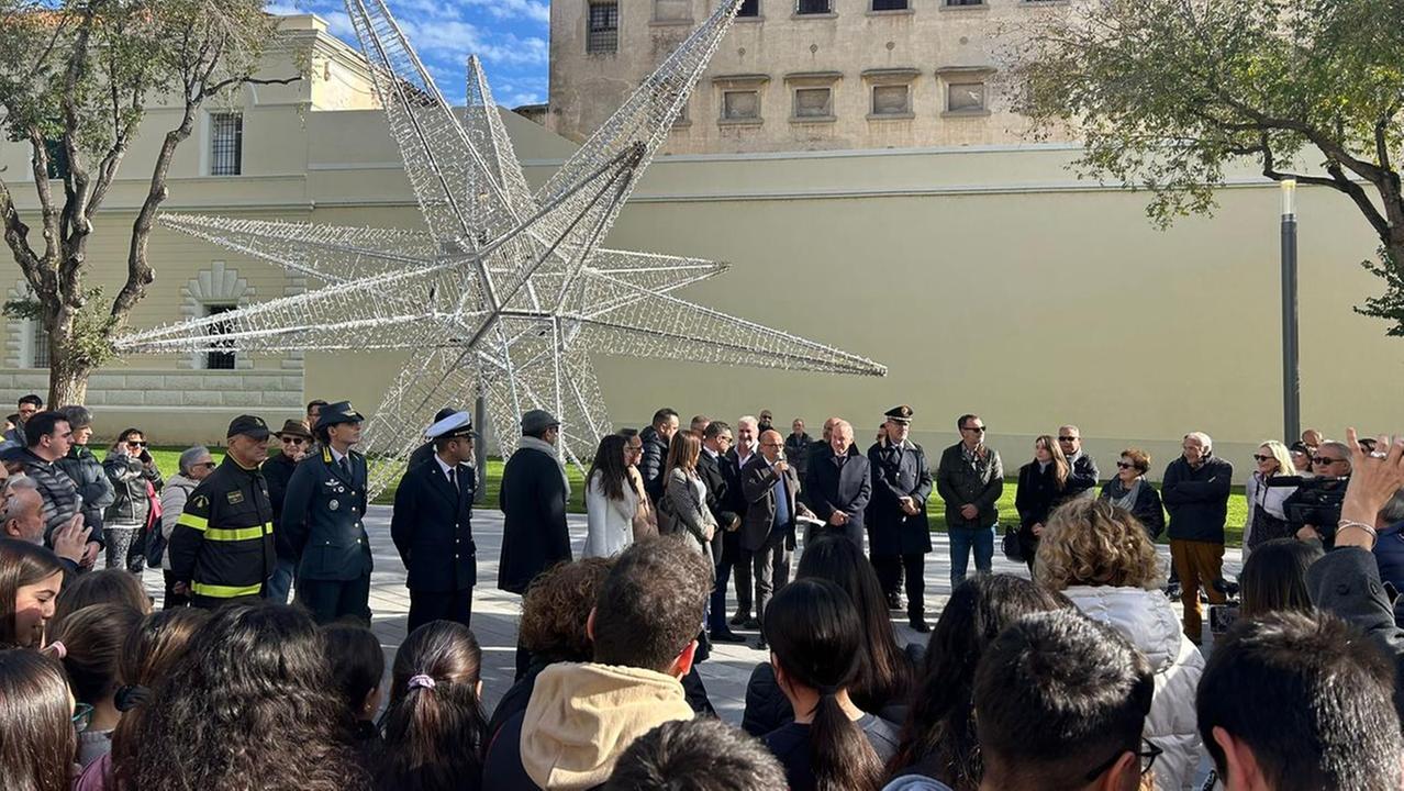 Piazza Manno riapre alla città: «Riqualificata, accogliente e con le macchine»