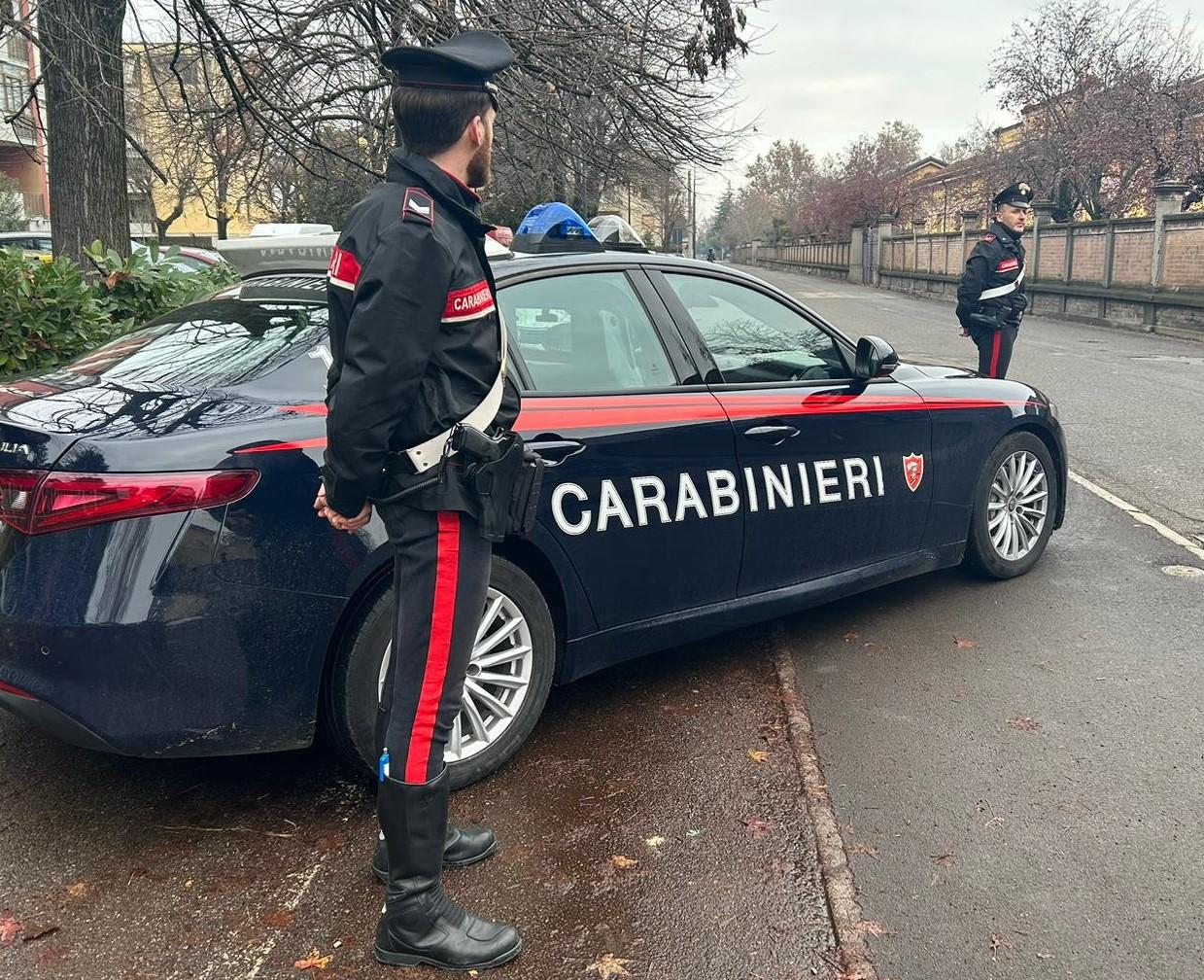 Minaccia l’ex, carica il figlioletto in auto e ha un incidente con lui da ubriaco: arrestato