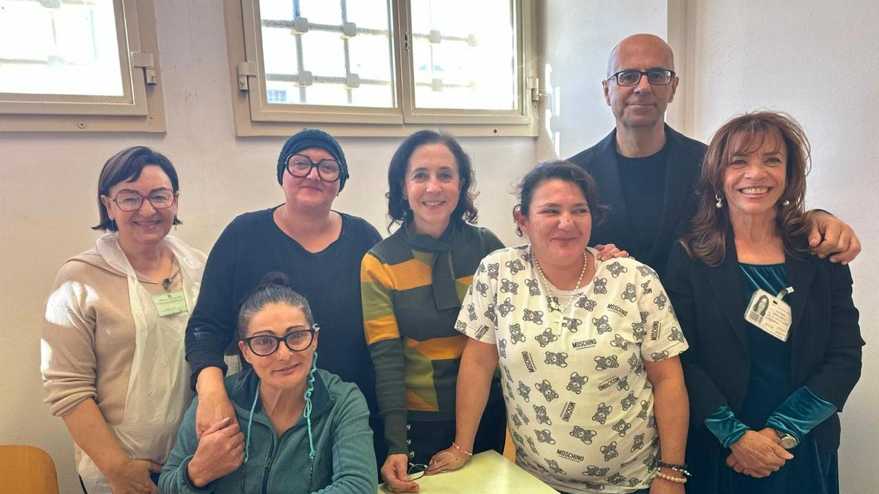 Oggetti d’argilla da vendere nei mercatini di Natale: otto detenute diventano artigiane