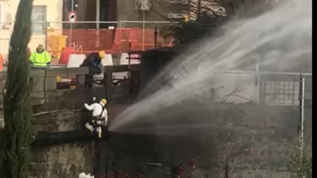 Pistoia, si rompe la tubatura dell’acqua: si fermano i lavori a Pontelungo