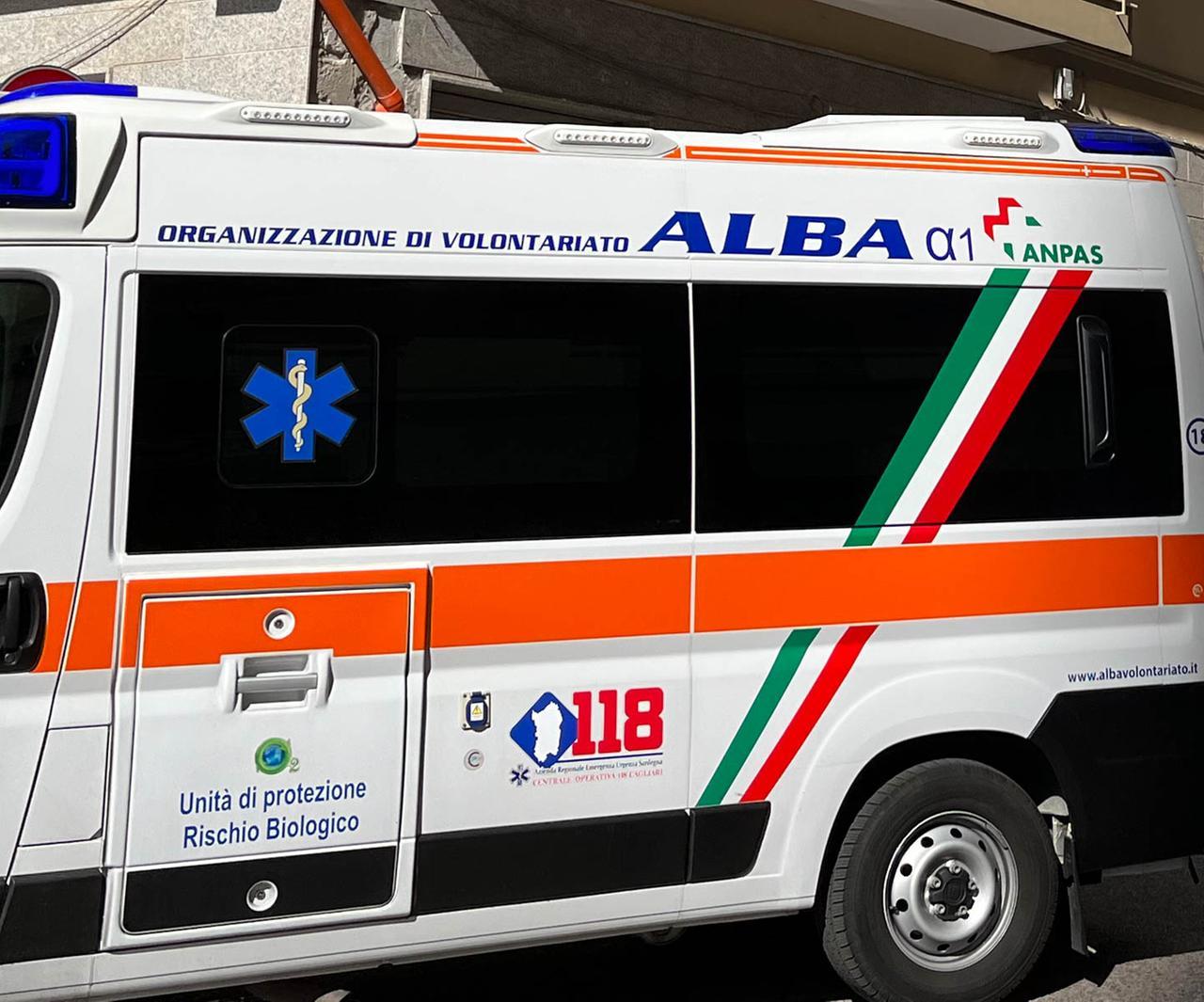 Si schianta su un’auto e finisce nel dirupo: muore motociclista, sotto choc il conducente della vettura