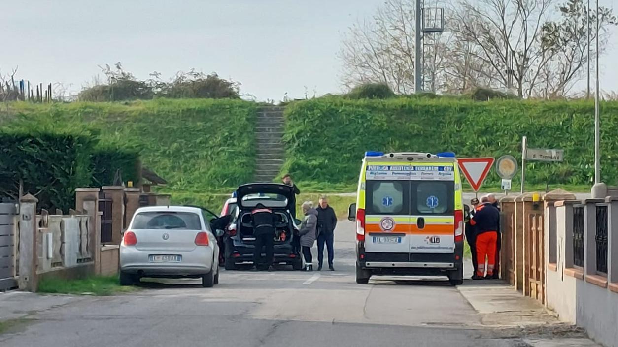 Trovata morta in casa a Gorino, le figlie la aspettavano al bar