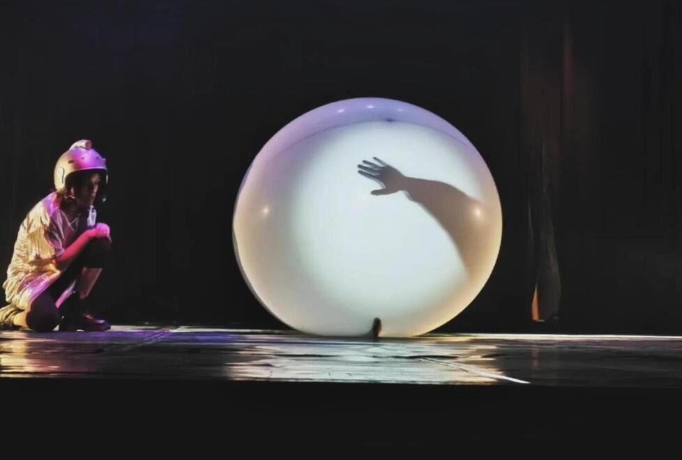 Piccole magie per essere felici, a Livorno va in scena "Blu" per bambini e famiglie<br>
