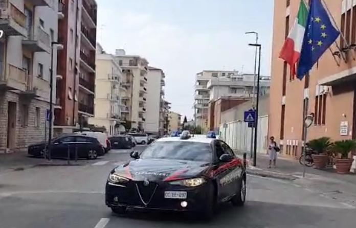 
	Una pattuglia dei carabinieri (foto d'archivio)

