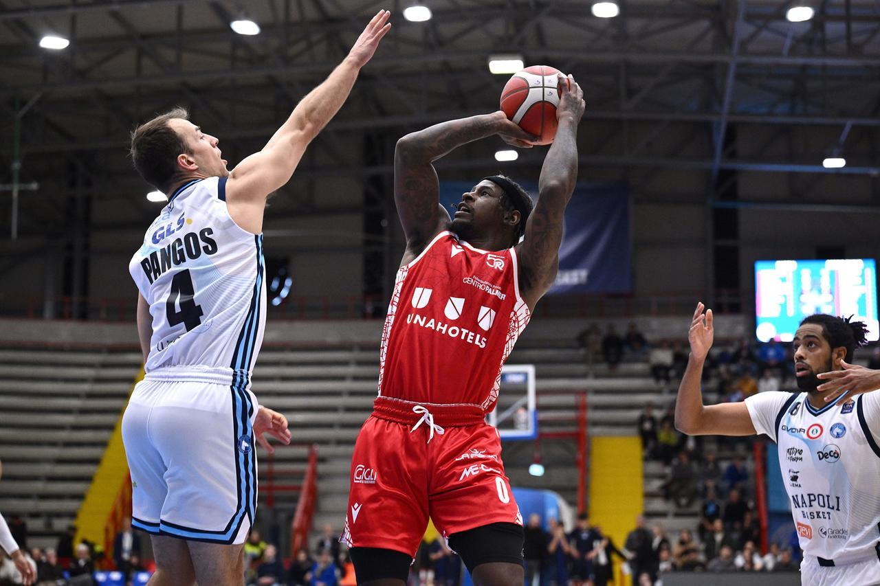 La Unahotels la spunta a Napoli