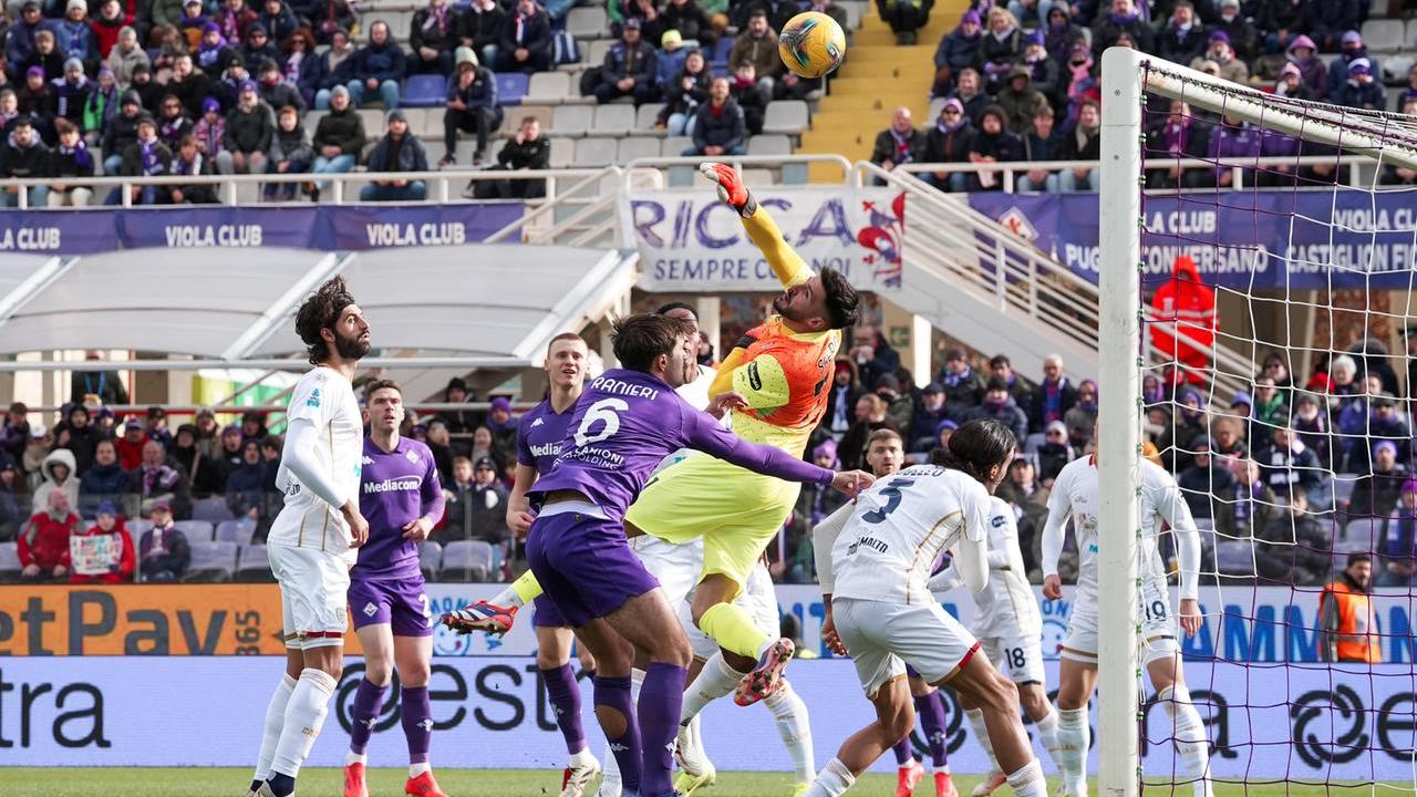 Un buon Cagliari cade a Firenze: 1-0