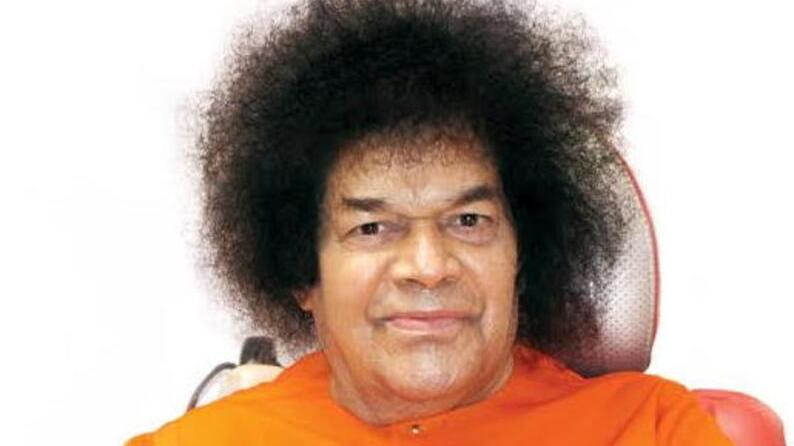 Una grande scultura in marmo di Carrara dedicata a Sathya Sai Baba