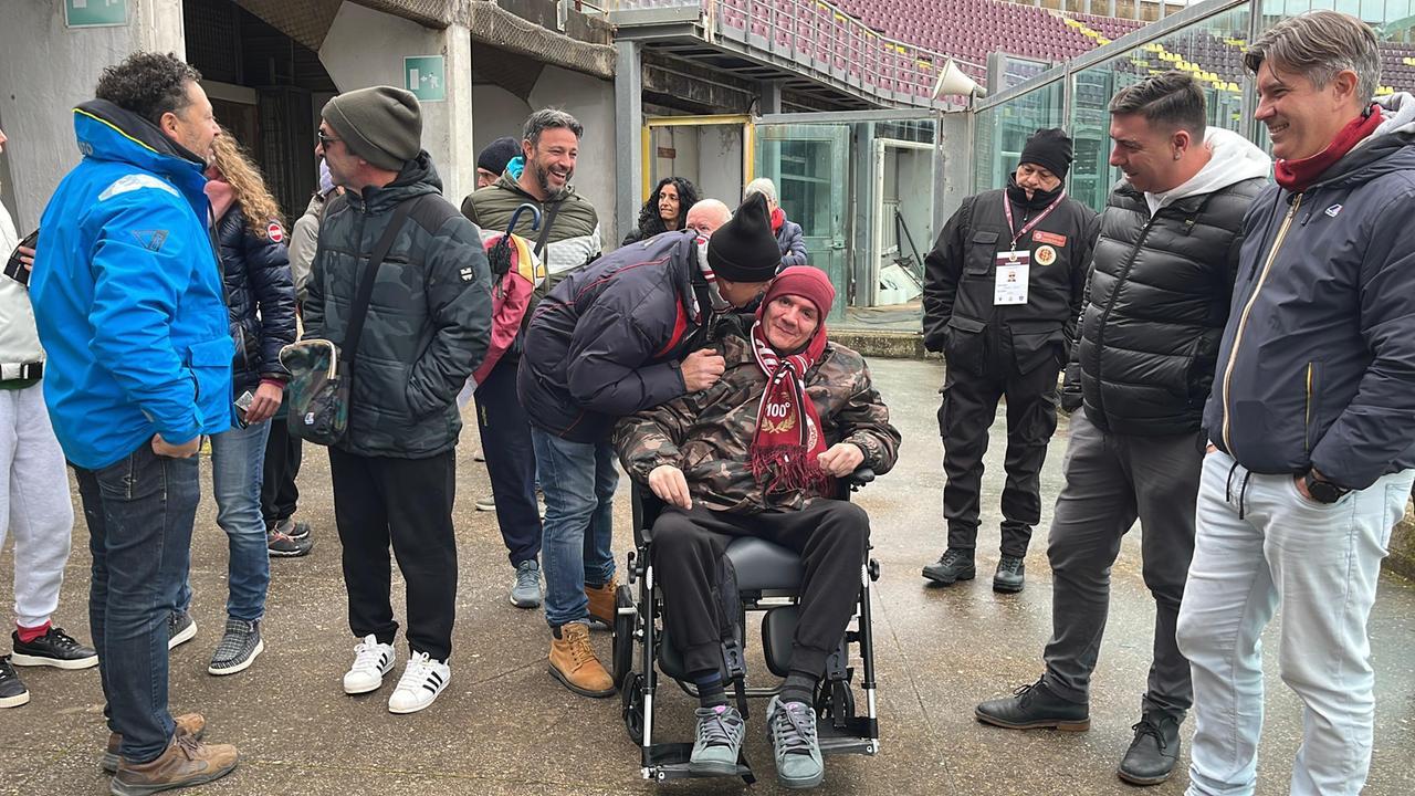 
	Federico Mattei allo stadio tra gli amici (foto Franco Silvi)

