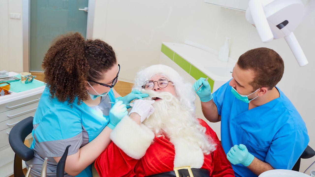 Tra i regali per Natale anche le visite dal dentista (foto di repertorio)