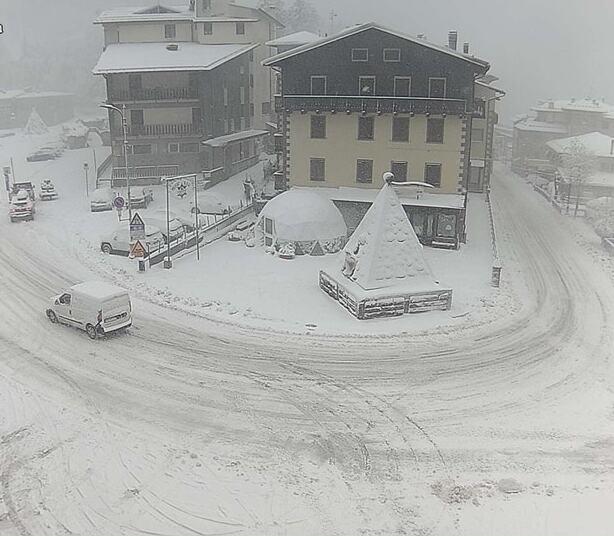 
	Il passo di Abetone ripreso domanica 8 dicembre&nbsp;attorno alle 9 dalla webcam dell&rsquo;Agenzia Cioni

