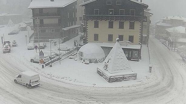 Il passo di Abetone ripreso domanica 8 dicembre attorno alle 9 dalla webcam dell’Agenzia Cioni