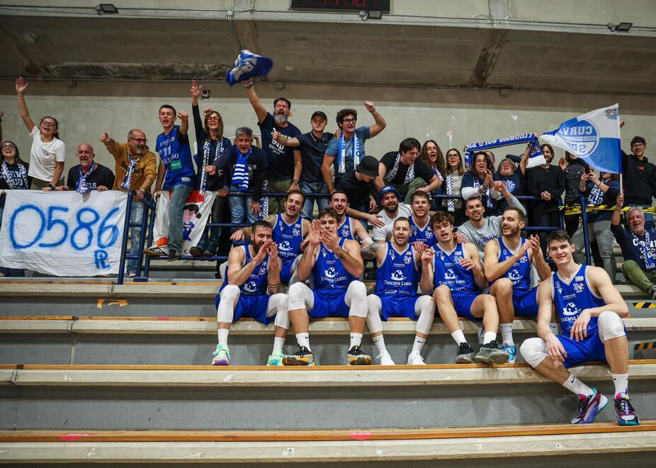 
	La festa della PL sugli spalti insieme ai tifosi (Foto Silvia Casini / PL)


