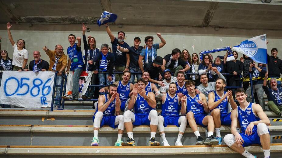 La festa della PL sugli spalti insieme ai tifosi (Foto Silvia Casini / PL)