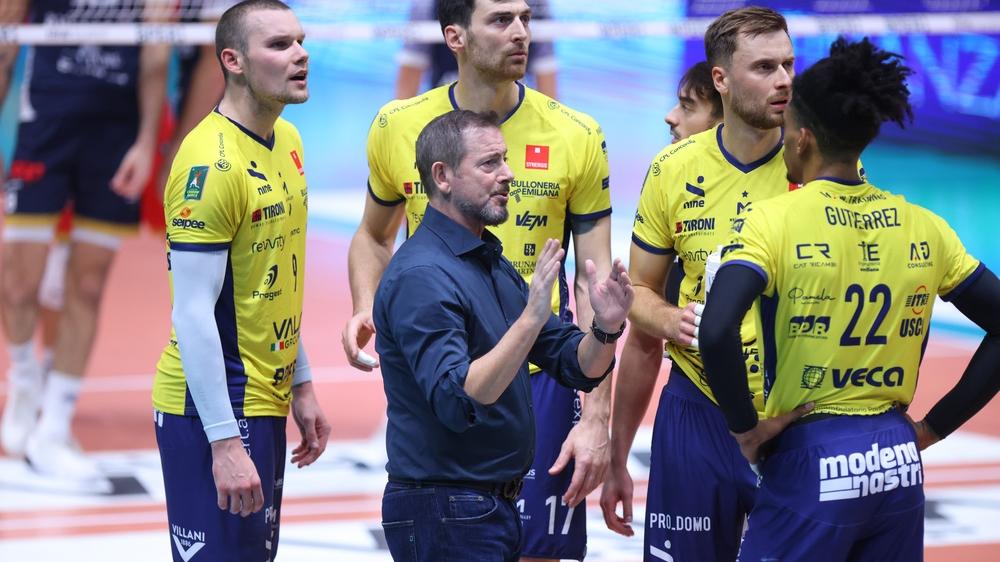 Modena cade al PalaPanini contro Milano: girone d’andata chiuso all’ottavo posto, in Coppa Italia sfida con Perugia