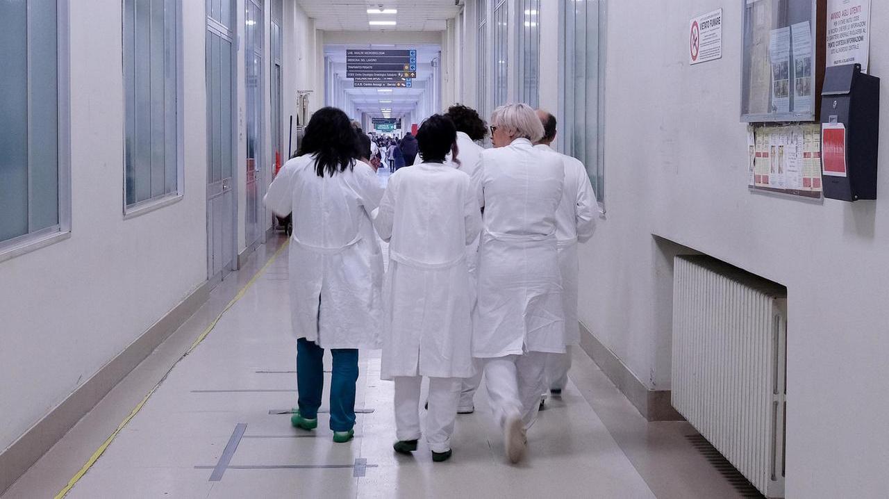 Un gruppo di medici in corsia (foto d'archivio)