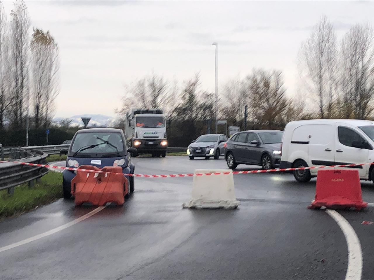 Viale Piacentini chiusa per allagamenti