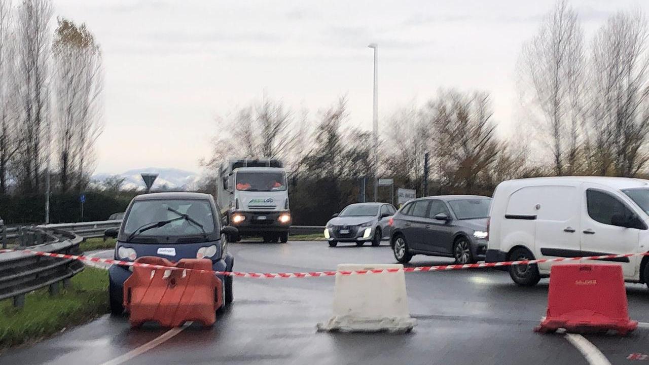 Viale Piacentini chiusa per allagamenti