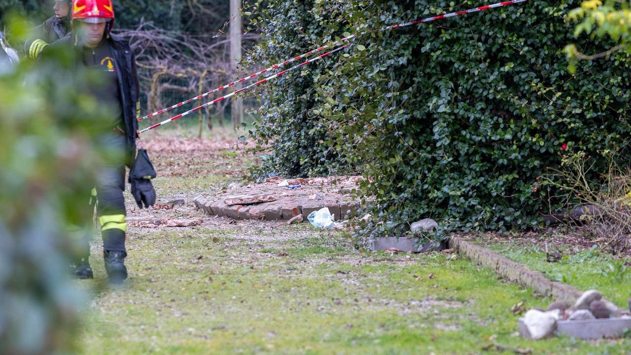 Ro, crollo a villa Rivani durante la visita di una scolaresca: persone ferite dopo un volo di 5 metri
