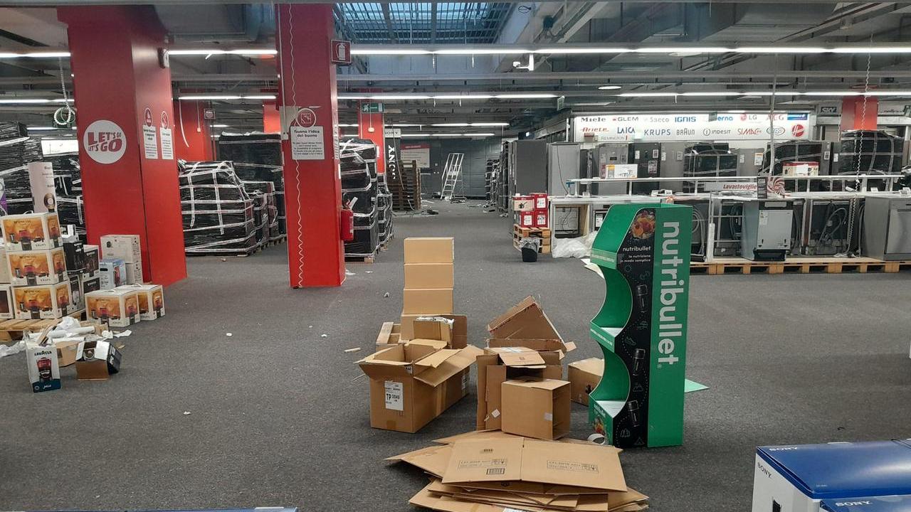 Il negozio MediaWorld lascia il centro commerciale Petali