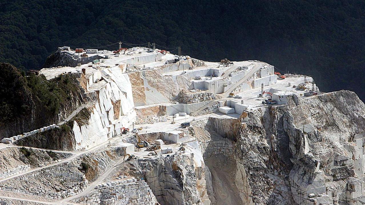 Uno scorcio delle cave (foto di archivio)