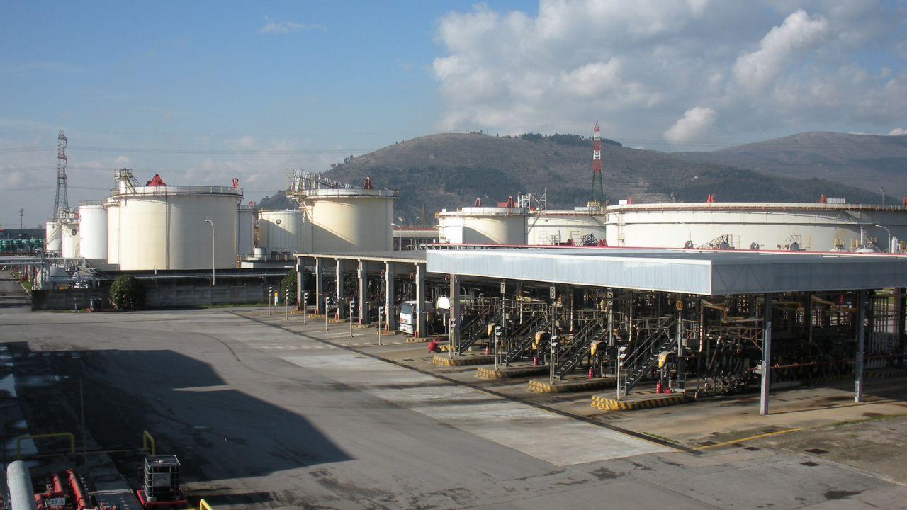 Il deposito Eni di Calenzano