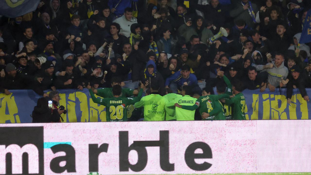 L'esultanza sotto la Curva nord
