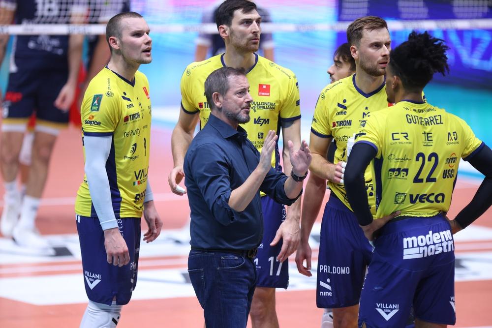 
	Un confronto tra Giuliani e Gutierrez durante la sfida con Milano (foto Modena Volley)

