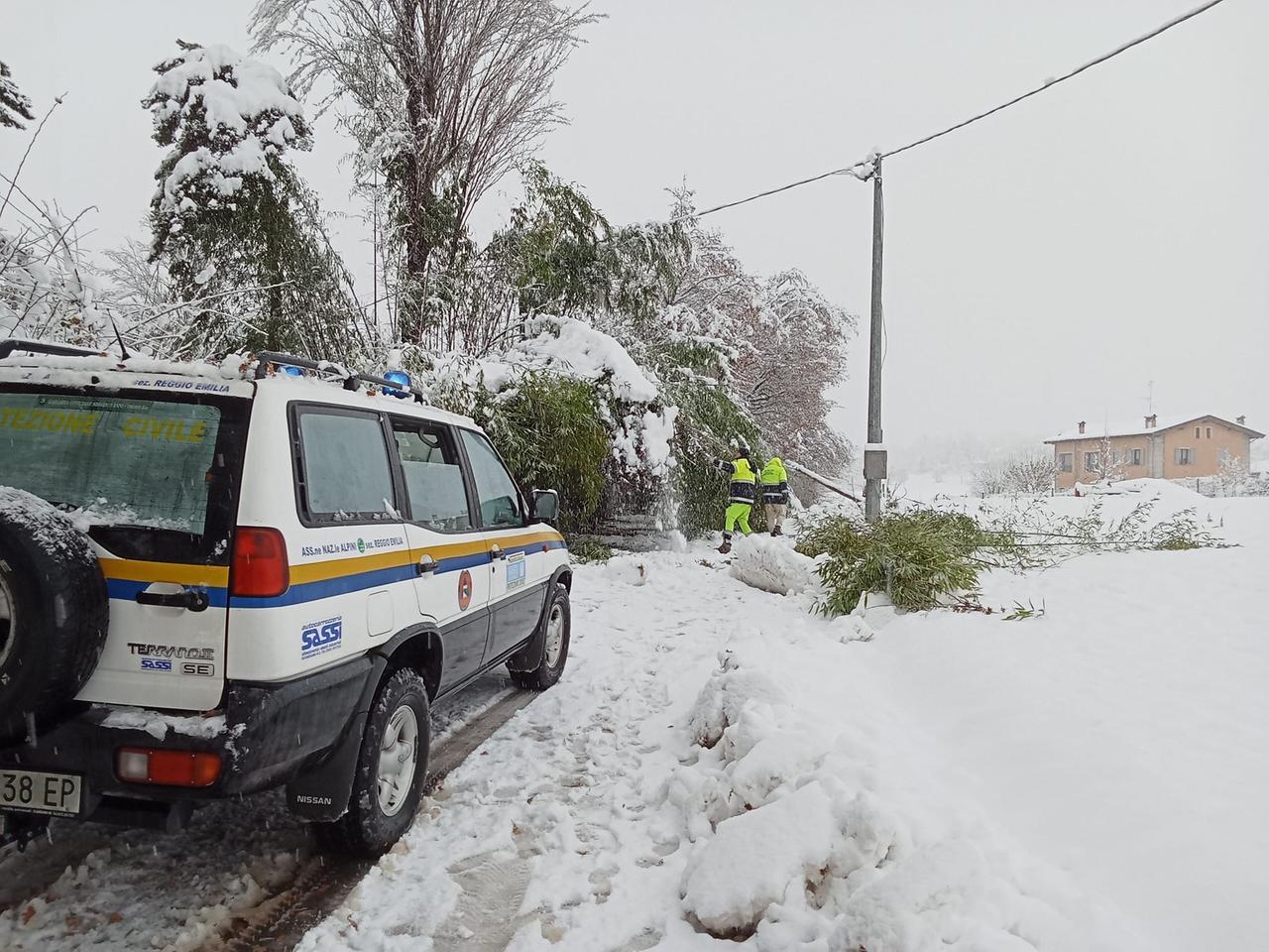 Blackout elettrici per neve: a Grassano docce calde in palestra