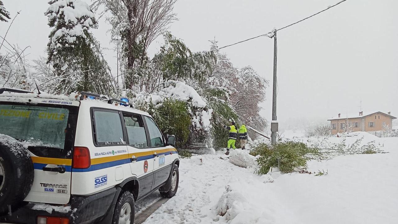 Blackout elettrici per neve: a Grassano docce calde in palestra