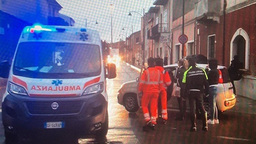 Olbia, auto contro ambulanza nel centro città