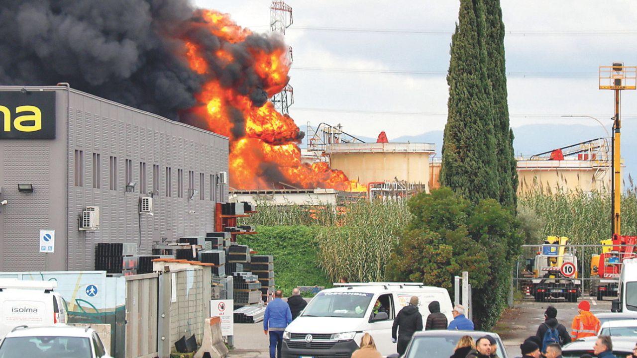 Le fiamme dell'esplosione