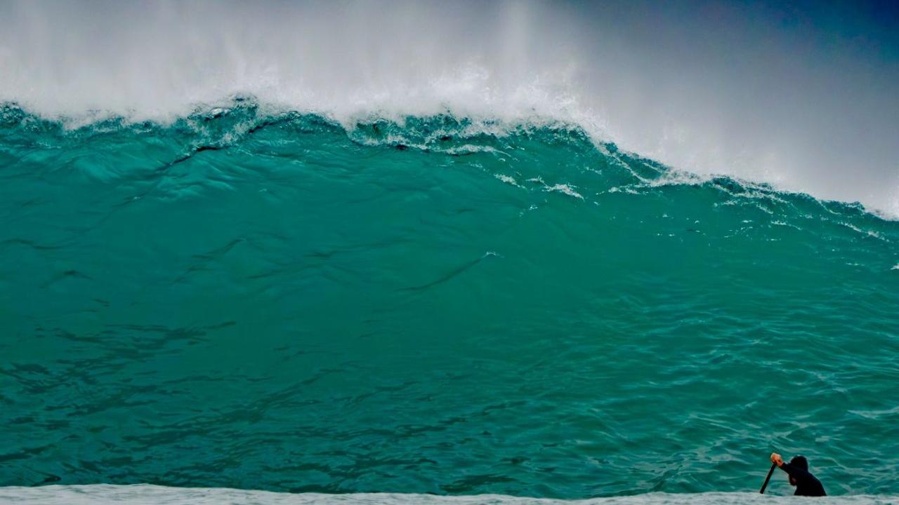Livorno, il sup e la mareggiata perfetta. Grazie a Paolo Belloni