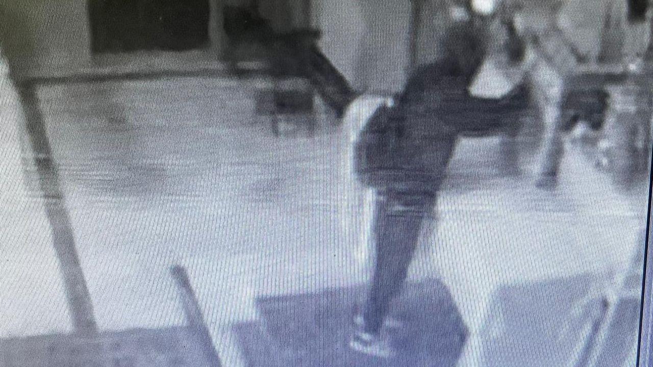Le immagini delle telecamere interne alla chiesa dell’ospedale immortalano il ladro mentre ruba le ostie a S. Giuseppe