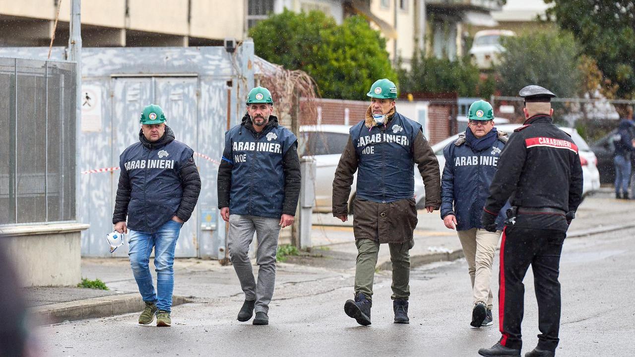 I carabinieri sul posto lunedì (foto Juri Autovino)