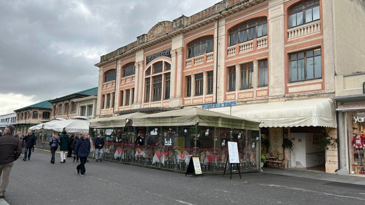 Il teatro Eden in Passeggiata a Viareggio (Foto Paglianti)