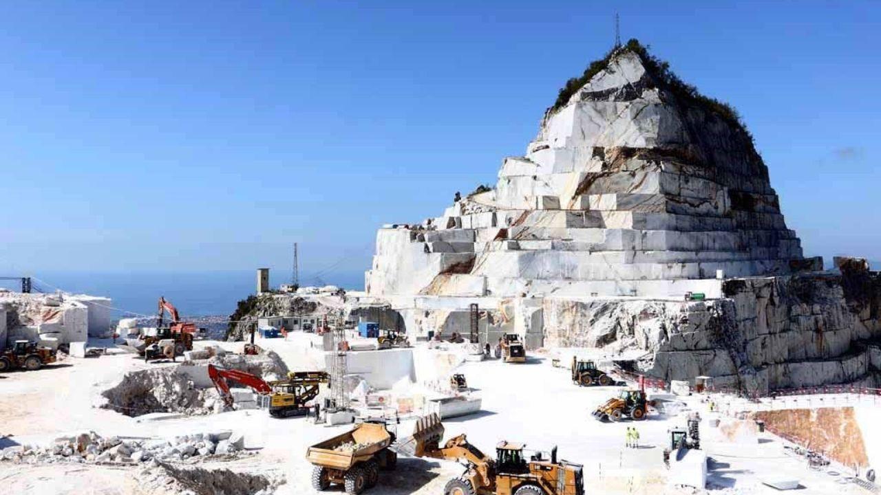 Il lavoro in cava (foto d’archivio)