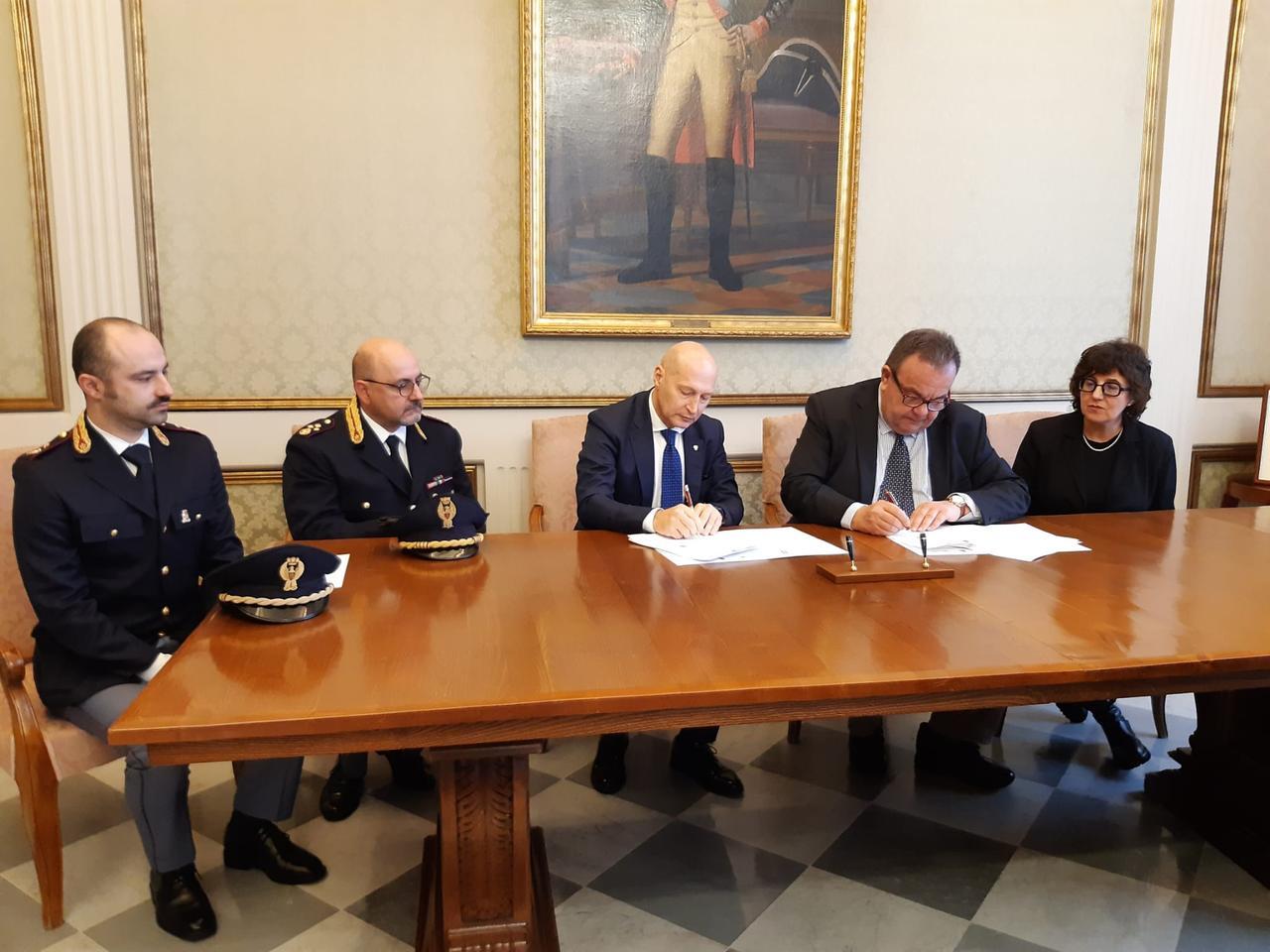 Sassari, accordo tra Università e Questura per il rilascio dei permessi di soggiorno agli studenti stranieri