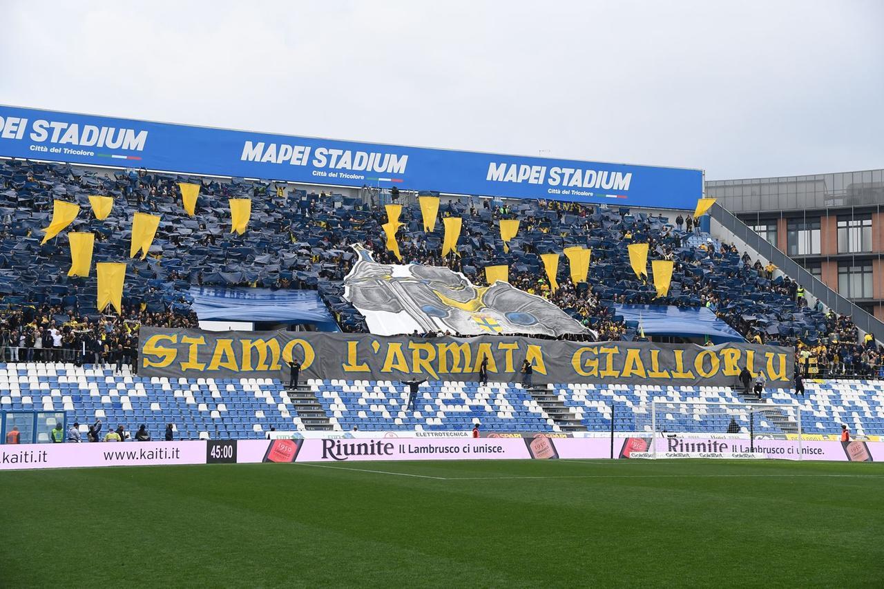 
	La coreografia dei tifosi del Modena nell'ultimo derby a Reggio

