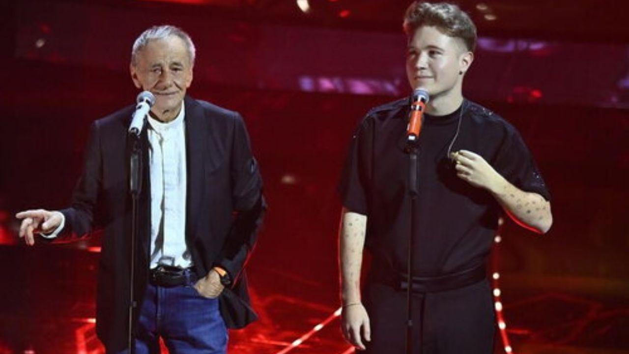 Roberto Vecchioni e Alfa sul palco del Festival di Sanremo con “Sogna, ragazzo, sogna”