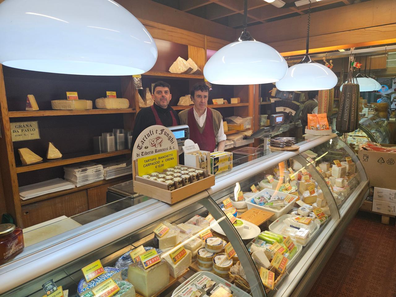 Ferrara, salvate due “botteghe storiche” premiate per la tradizione