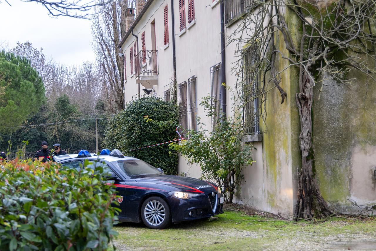 Studenti, prof e guida sul balcone a Ro: c’era l’ok di un tecnico