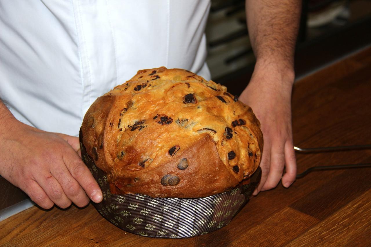 Panettone e joddu una creazione dello chef e pasticcere Salvatore Fancellu