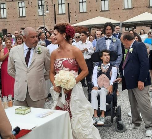 Nella lista nozze il pulmino per i disabili: il dono degli sposi Luca e Nicoletta