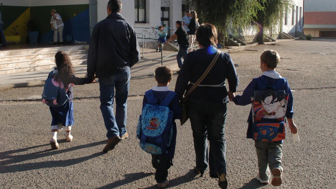 Nonna va a prendere a scuola il nipote, ma prende il bambino sbagliato