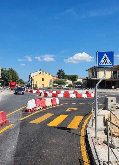 Rotonde a Lunata, cantiere con imprevisti: i costi lievitano di 250mila euro<br>
