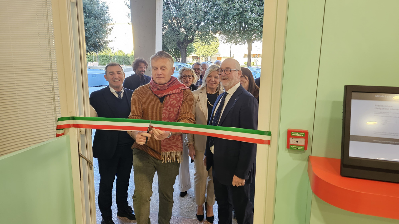 
	Il sindaco Marabotti inaugura la nuova sede della Castagneto Banca

