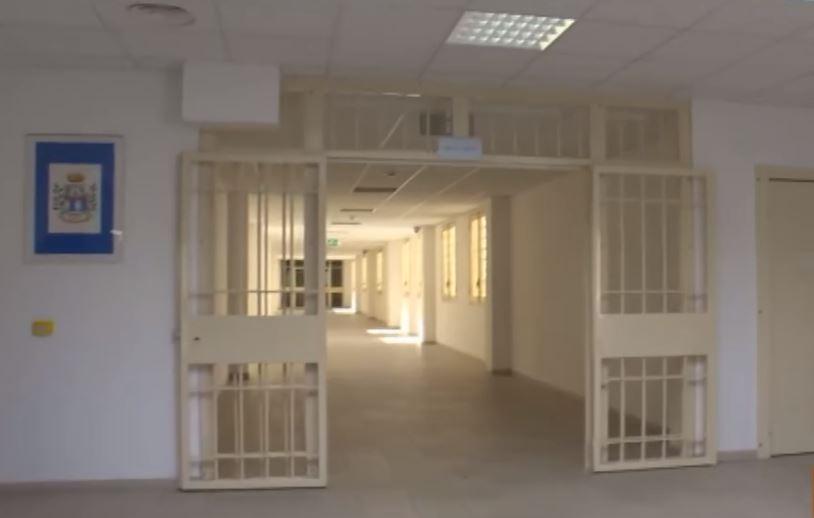 Paura in carcere: una detenuta dà fuoco alla stanza e chiude in bagno la compagna di cella