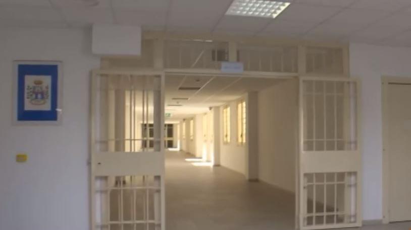 Paura in carcere: una detenuta dà fuoco alla stanza e chiude in bagno la compagna di cella