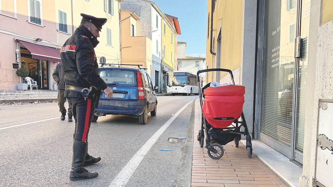 I rilievi dei carabinieri (foto Nucci)