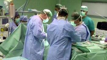 Un intervento in sala operatoria (foto d'archivio non riferita all'articolo)